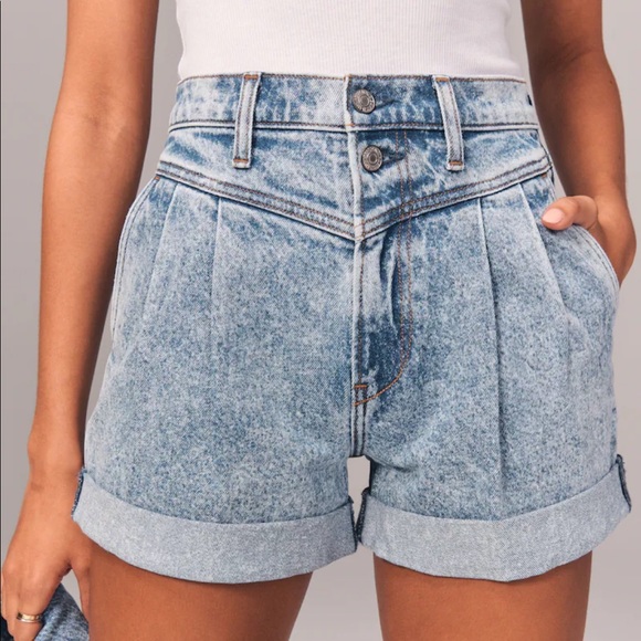 Abercrombie & Fitch Pants - NWOT 80s High Rise Mom Shorts